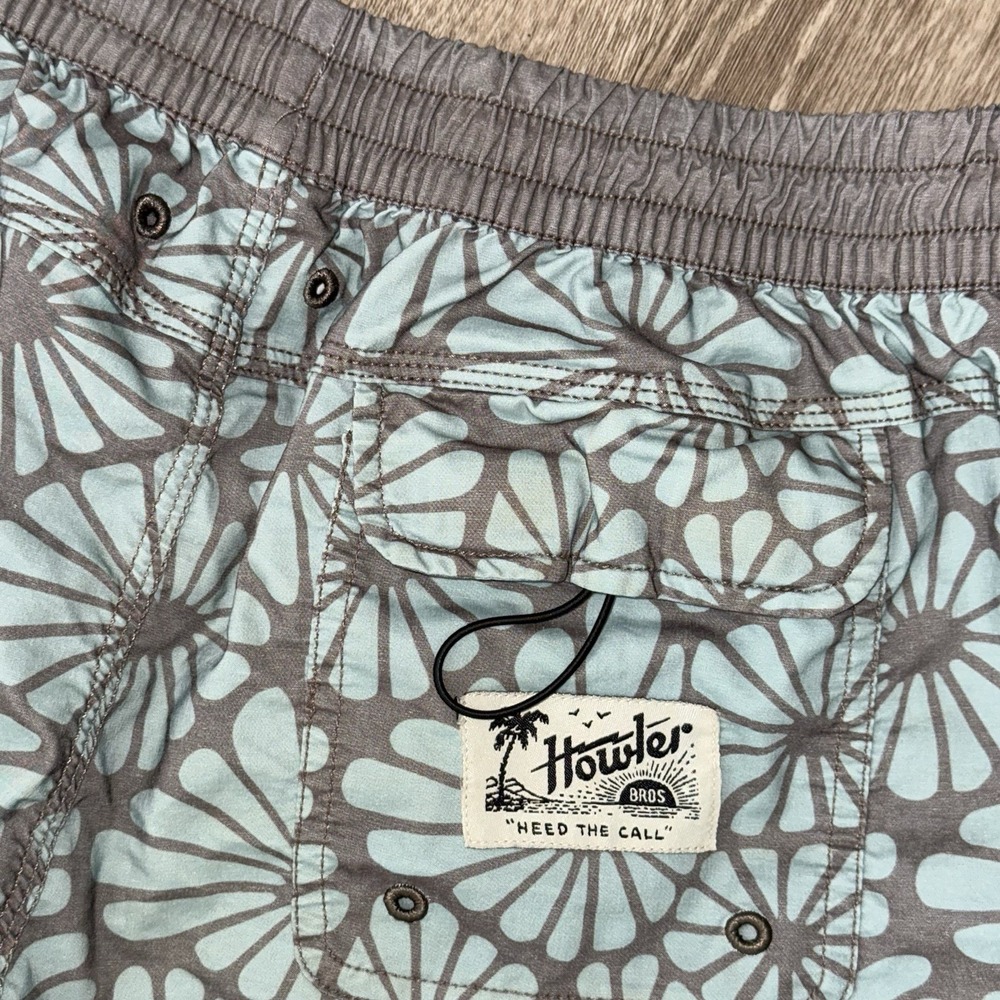 Howler Brothers Deep Set Boardshorts Men's 32 Green Grey Floral Hybrid Stretch
